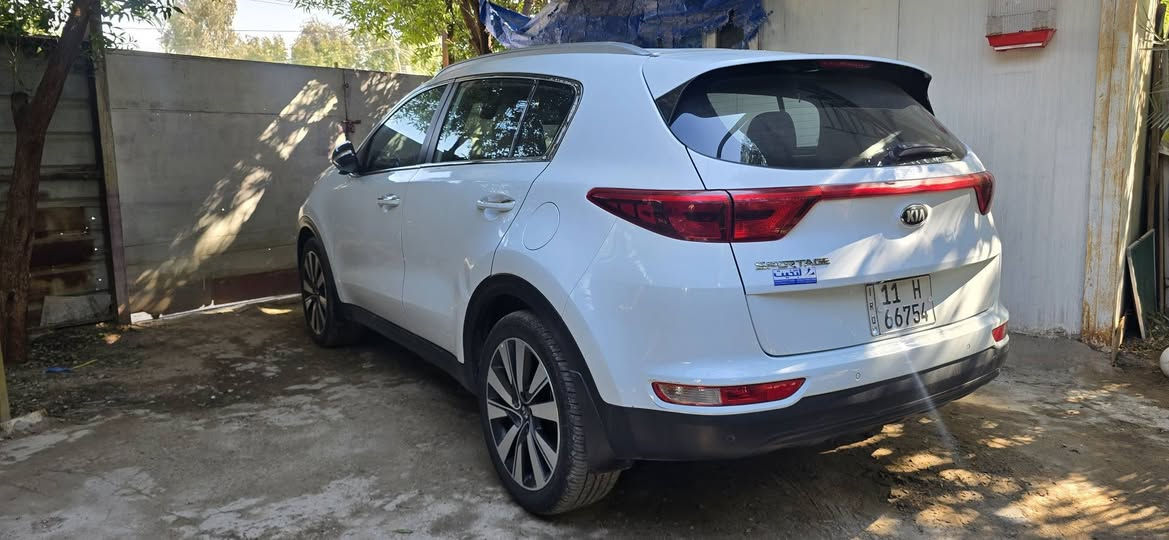 سلام عليكم كيا سبورتج موديل 2019لبيع نص فول محرك 2000دوش تحكم ستيرن مانع نزلاق سبورت  سياره مكفول  ما عده طخه بصيطه بل باب  معروضه اب 200وبيهة مجال لشراي تواصل خاص***********
