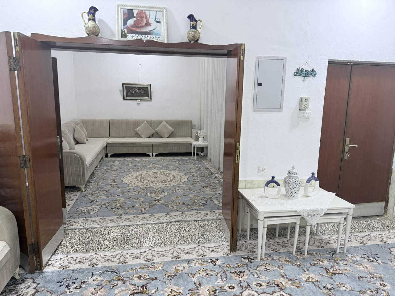 أعلان رقم (٩٥٢)

🌺اللهم صل على محمد وال محمد 🌺
👈عرض اليوم لدى مكتبنا 👉
-----------.
 بيت للبيع حي الامير( الخشابه) قرب مدرسه السلام 
تفاصيل البيت  
 الطابق الاول 
👈(براني +صاله + غرفه نوم +مطبخ +صحيات داخليه) 
👈الطابق الثاني غرفتين وصاله و مخزن 
👈المساحه 160 
👈السعر 105 وبي مجال 

ــــــــــــــــــــــــــــــ

عمولة المكتب 
١% من البائع
١%من المشتري 

للاطلاع على عروضنا باستمرار اضغط على االرابط ادناه وكن ز👈⭐بون مقرب👇 وادعوا اصدقائك  https://www.facebook.com/share/QyfeNk5moeNRhhwa/?mibextid
الاتصال على الارقام التاليه 
***********
***********
🌹عنوان المكتب 🌹شارع بغداد مجاور ملعب السماوة الاولمبي و قرب مدرسة اوروك ومشتل النخيل وشركة (كي دي دي)
