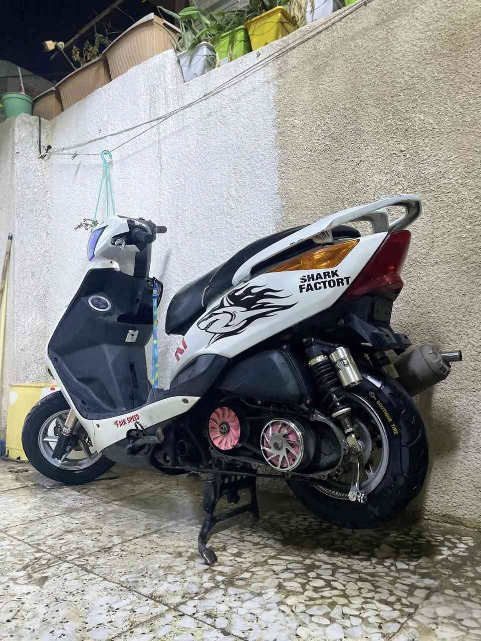 سلام عليكم
ثعلب للبيع دراجه مزوعه غراض مثل ماموضح كدامك

مكينه ٥٨ كور رياضي مكينه خرسه

مكاني بغداد حريه راسلني او تخابر وبخدمتك

رقم ***********
