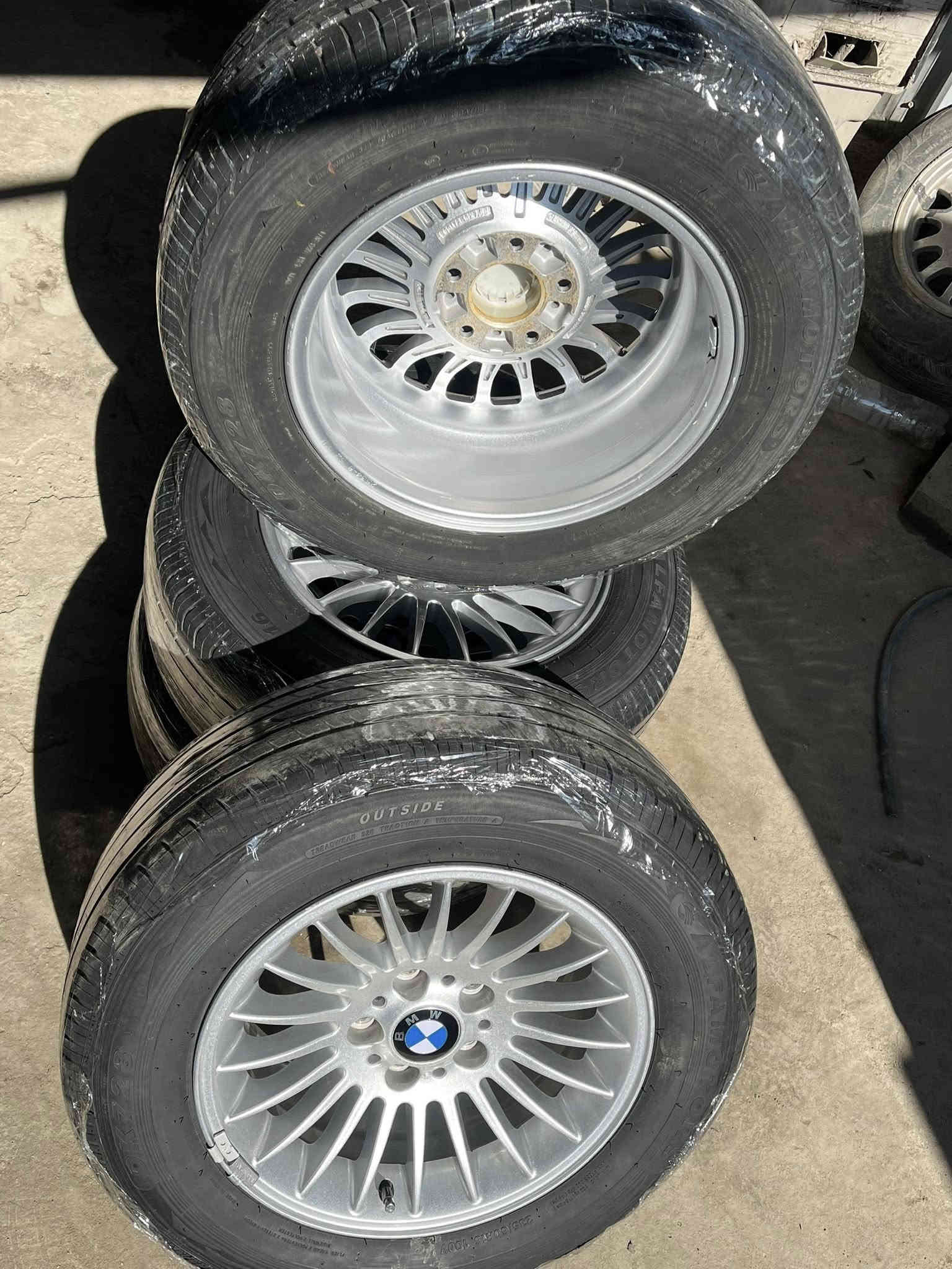 يالله سلام عليكم 
ويل 16 مال خفاش 235/60/16
تخم ويل جديد مع تايرات تخم جدد انتاج 25 الله شاهد أخذتهم ب 700 هسة عتازيت او اريد أبيعهم سعرهم 580 مال بيع جدد شرط 
العنوان .الشعله 
***********
