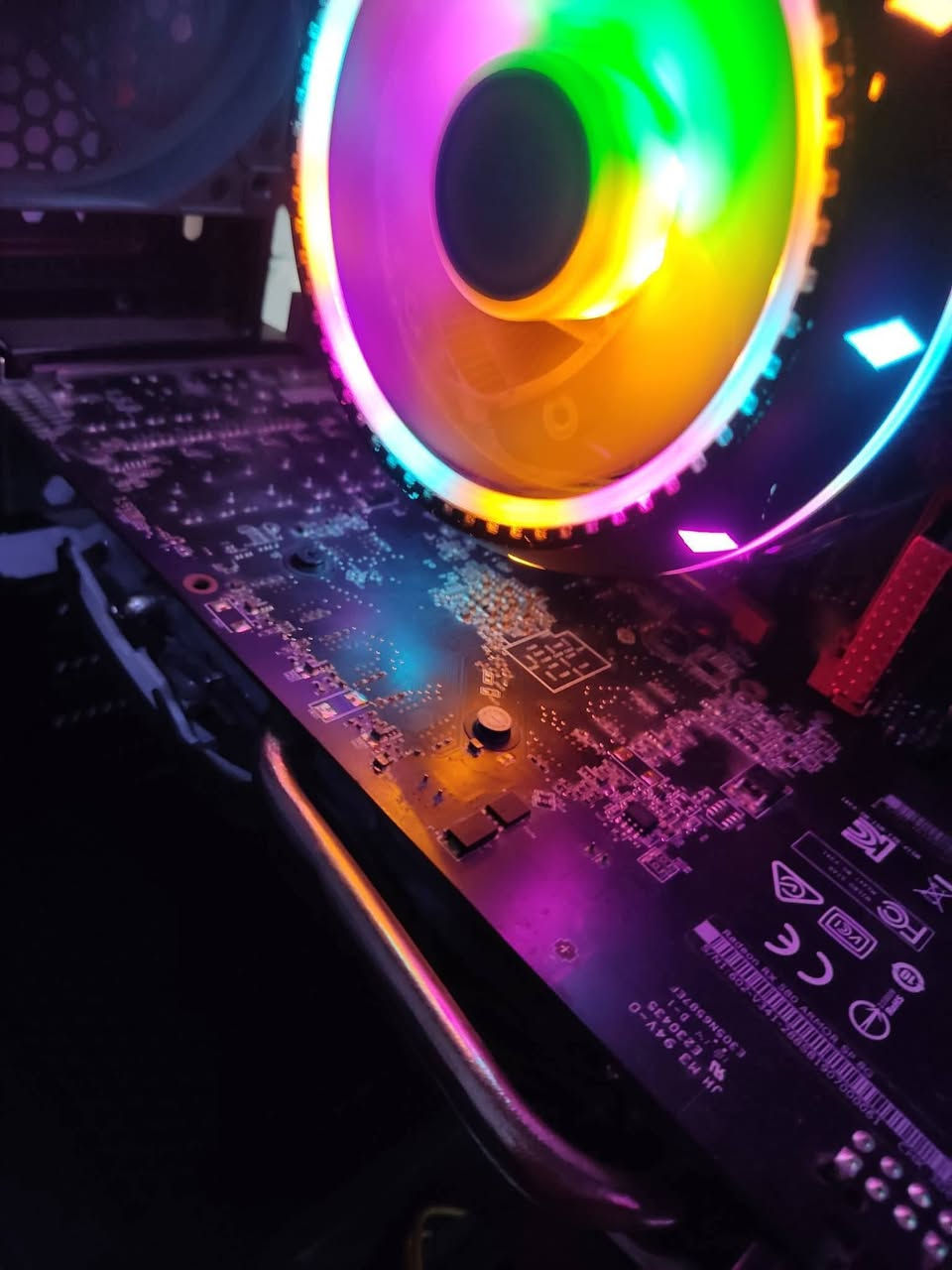 السلام عليكم pc لبيع كيس فقط
المعالج i5 7500
البورد B250m gaming msi
الكرت Rx 580 8gb msi
الرام ddr4 8gb 2400hz
التخزين ssd 512 +320
البور 80+ 400w 
الكيس 3FAN ARGB بدون جامه
السعر 330 الف مكاني بغداد ويا كيبورد اصلي


**إذا كنت صاحب هذا الإعلان وتريد حذفه لأي سبب، رجاءا أرسل رسالة إلى الدعم الفني**