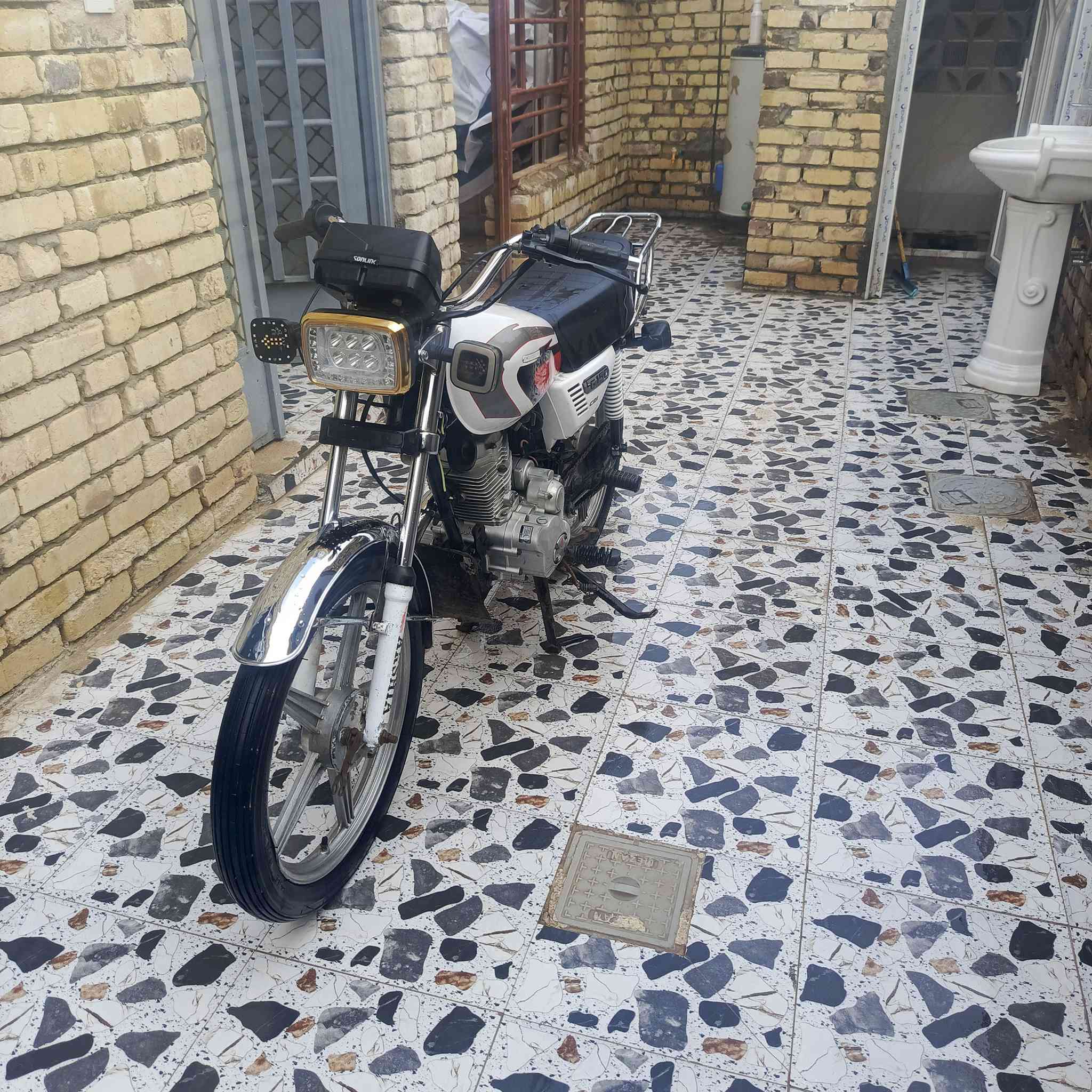 للبيع سيفان 5كير سلف 2022اوراق كامله جاهزه شغاله كهربائيات كامله جاهزه شغل وطلع السعر 350 العنوان بابل القاسم ***********
