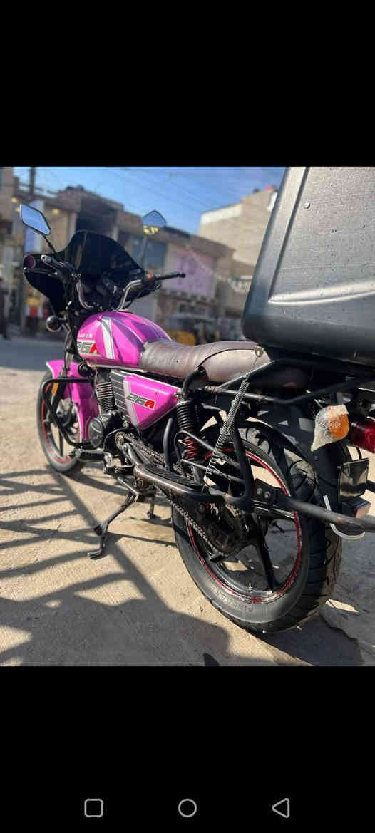 السلام عليكم دراجه دايوان كلاسك جديدة  نفخ مكينه بلاد ممفتوحه دارجه نضيفه وكامله  مابيه أي نقص  كهربائيات كامله سلف كامله وهاي نضافته كبالك اوراق كامله بس دراجه داخل أدوات متترقم سعر واحد وبيه مجال مكاني سريع حي عامل ***********
