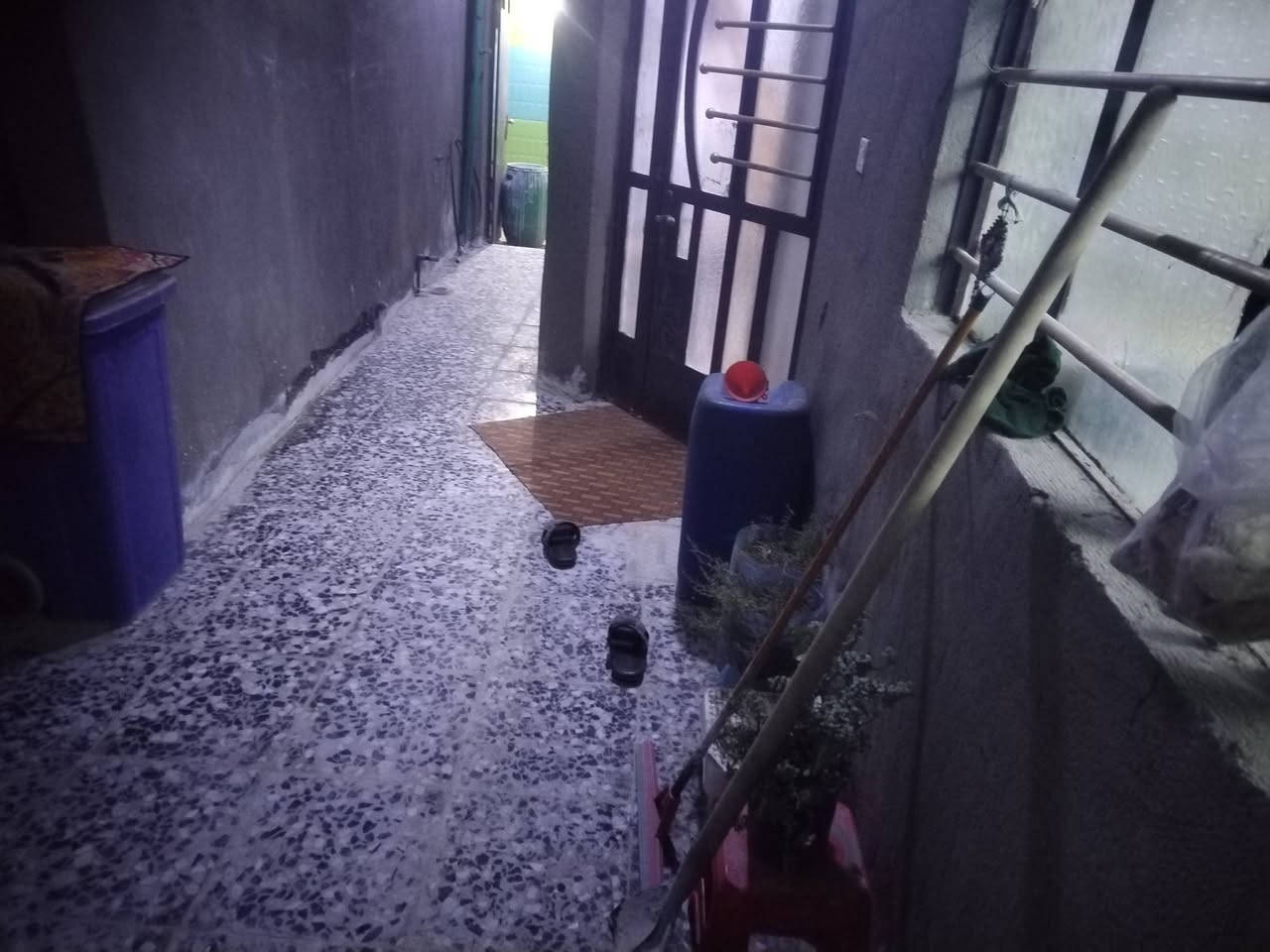 اللهم صل على محمد وآل محمد
الدار للببع المساحه ١٠٠ م مربع. الزعفرانيه شارع الجواهري
البيت كامل  المراجعه على ت *********** موجود واتساب
