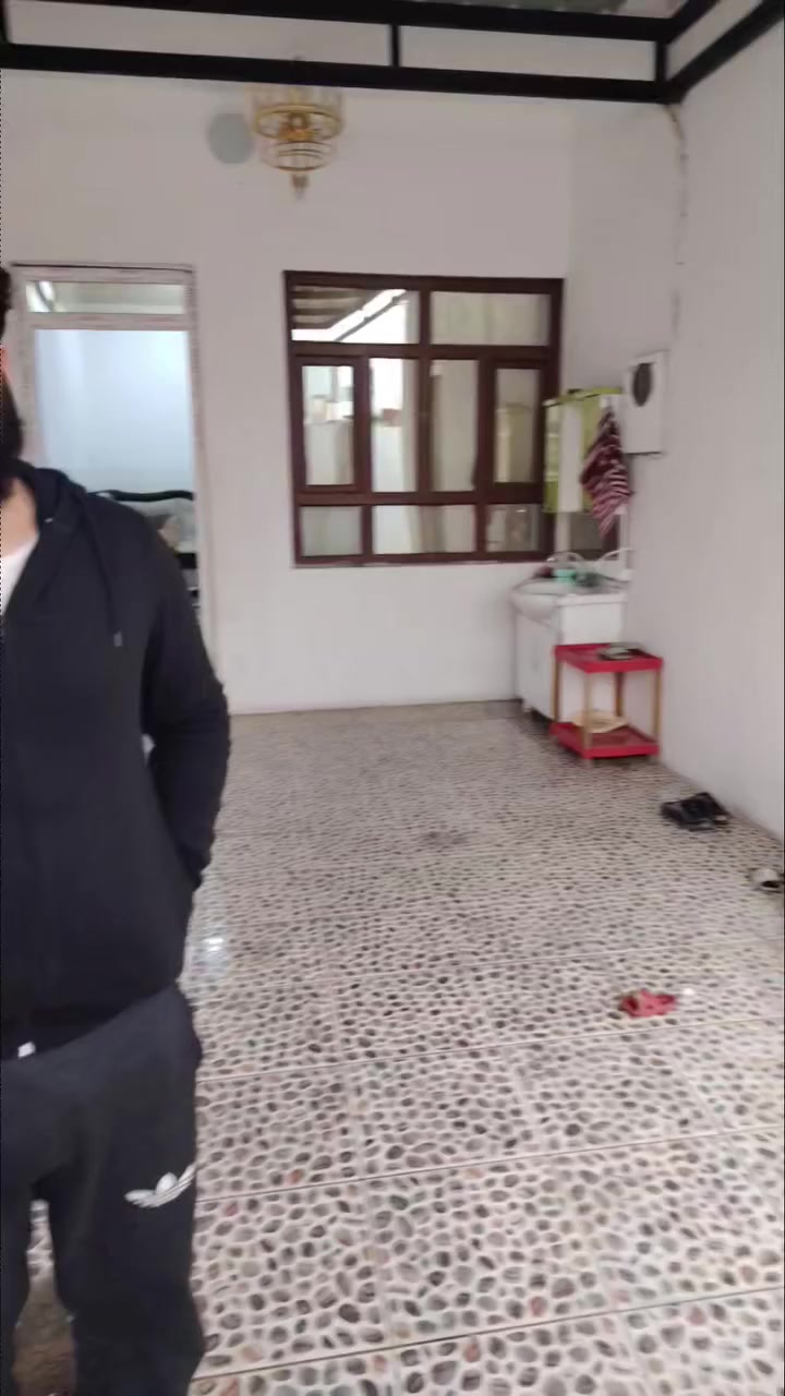 دار للبيع طابقين فيلق قرب 
حديقة
مساحة 180يتكون من حوش
حول غرفتين نوم 🌹🌹🌹
ومطبخ 🌺وحمام ومنور
وطابق الثاني 🌺يتكون من غرفتين
وسطح 🍃💐🍃للاستفسار
الاتصال ***********
