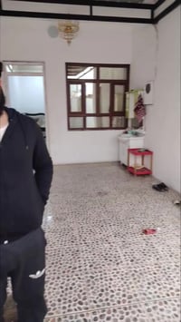 دار للبيع طابقين فيلق قرب  حديقة مساحة 180يتكون من حوش حول غرفتين نوم ...