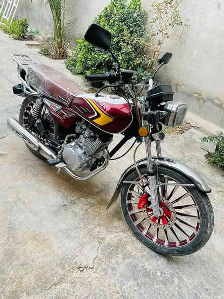 دراجه كلش حلوه ونضيفه حيل مديل 24شكل 25 كله شغاله منفيس مكينه150 بيه سعر 700وبيه مجال هاذه رقمي ***********اتصل
