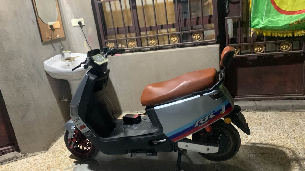 سلام عليكم ورحمة الله وبركاته دراجه شحن للبيع  فول موصفات نضام Rالدراجه خير من الله جديده جديده احله من الصور التفاصيل اكثر خاص ٦بطاريات السرعه ٨٠السعر خاص عنوان الدراجه بغداد بسمايه رقم ***********
