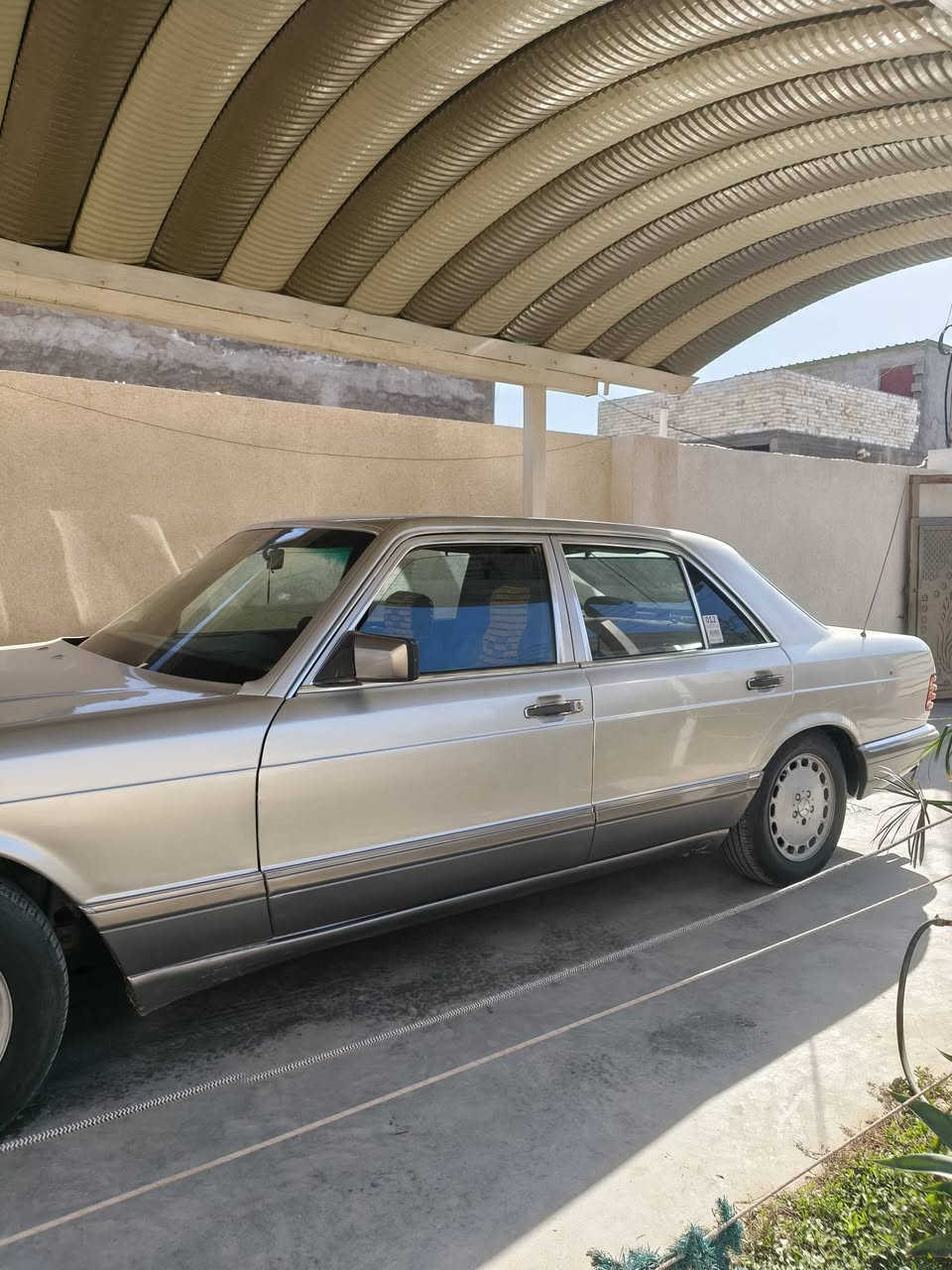 سلام عليكم 
مارسدس جامبو باب قصير 1987 سيارة  بلاد گير مكينه  تبريد شغال فقط منقص غاز رقم بغداد هزه جديده السياره مصبوغه عام للجماليه أثر جراد بدون حادث 72 وبيها مجال حگ الجيه مكان السياره بغداد ***********
