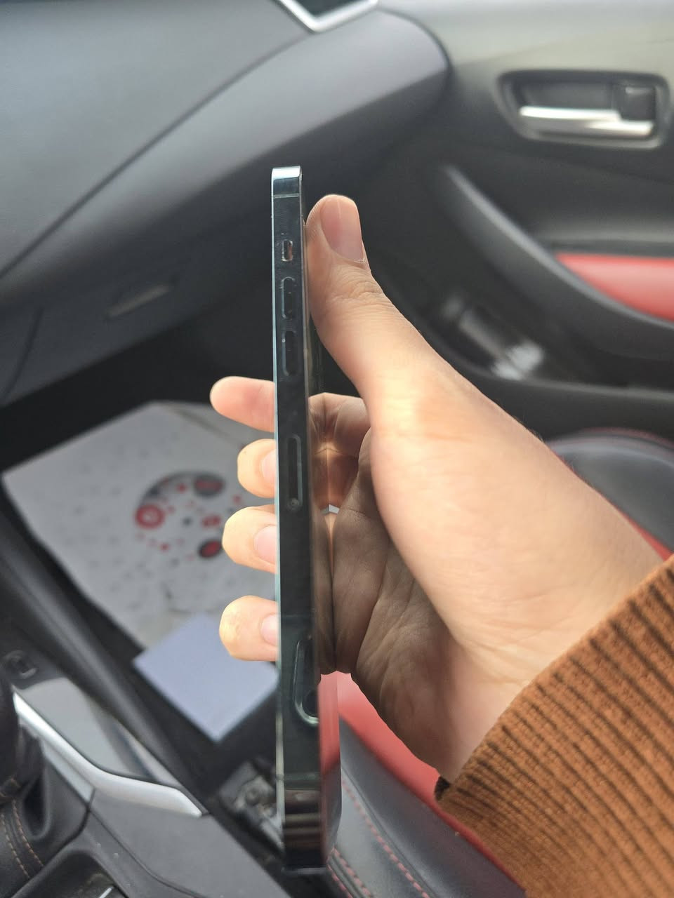 ايفون 12 برو ماكس نظيف جدا 
شخط واحد ما بيه ذاكر 256 بطارية %80 كلاس جديد السعر 600 الف قفل كلش نظيف

***********
