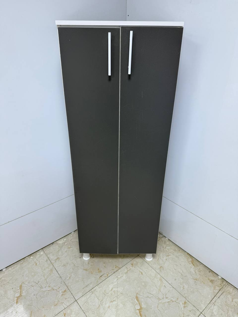 جزامه خشب 

القياسات 
165 سم الارتفاع 
 60 سم العرض 
33سم العمق 

السعر 95
التوصيل بغداد 5 الاف 
محافظات 10 الاف 

المحافظات المشموله بالتوصيل 

(كربلاء بابل نجف ديوانيه سماوه ناصريه عماره البصره صلاح الدين ديالى واسط الأنبار 👈🏻رمادي + فلوجه )


**إذا كنت صاحب هذا الإعلان وتريد حذفه لأي سبب، رجاءا أرسل رسالة إلى الدعم الفني**