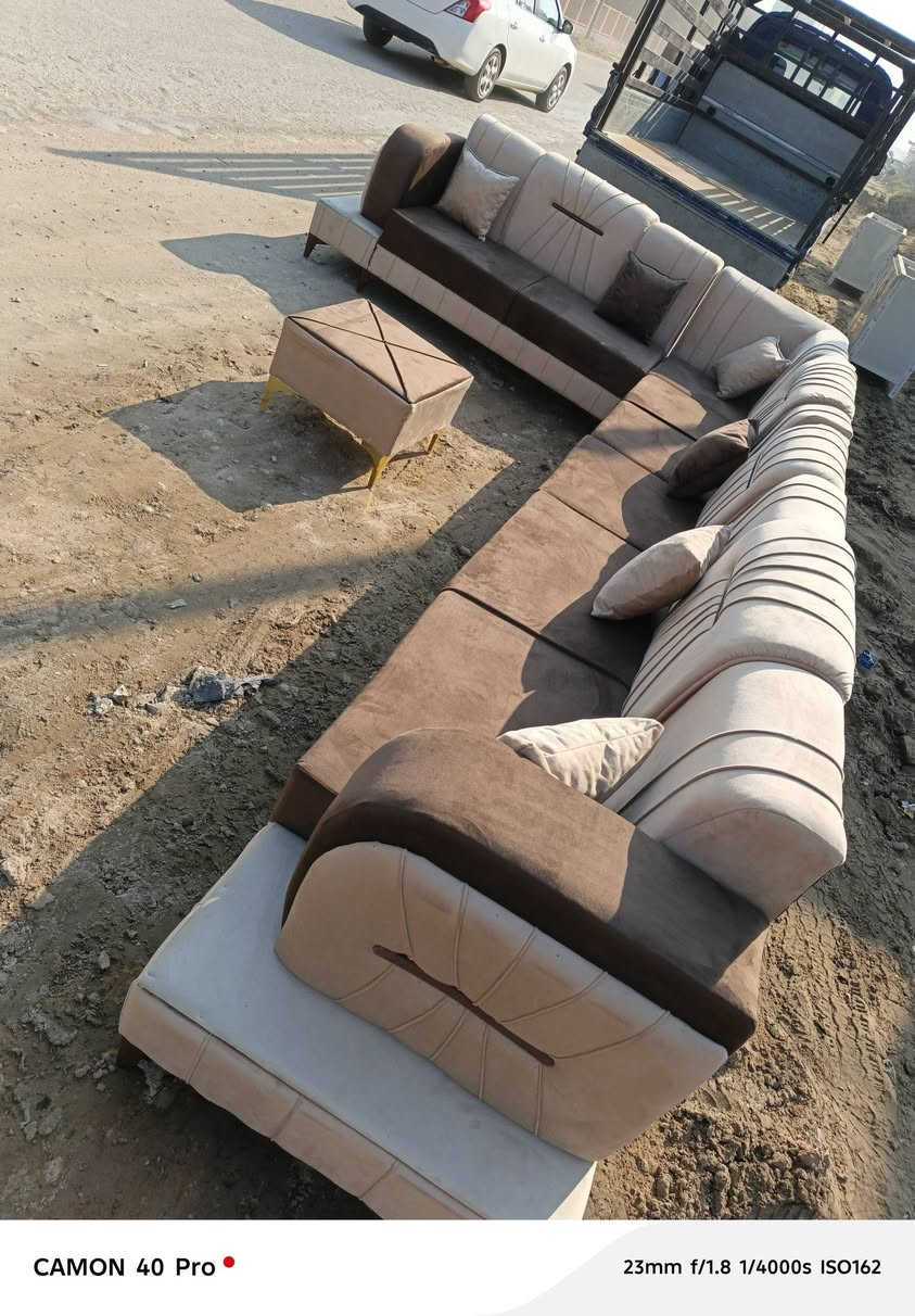 ديوان ١٠ نفرات مع كوشات شخط مابيه حيل نظيف مع طبله وسطيه حيل نظيف واكو توصيل الي باب بيتك عدنه توصيل ***********
