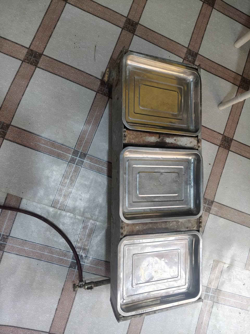 غراض مطعم للبيع سعر مناسب اتصال*********** او واتساب مكان بصره الزبير
