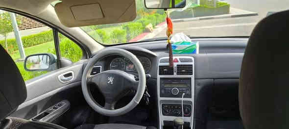 بيجو ٣٠٧
موديل ٢٠٠٦
السعر ٥٢ 
مكاني بغداد 
سياره جاهزه تبريد شغال كهربائيات شغاله 
فقط ضربه بلباب والجاملغ موضحه بلصوره 
***********
