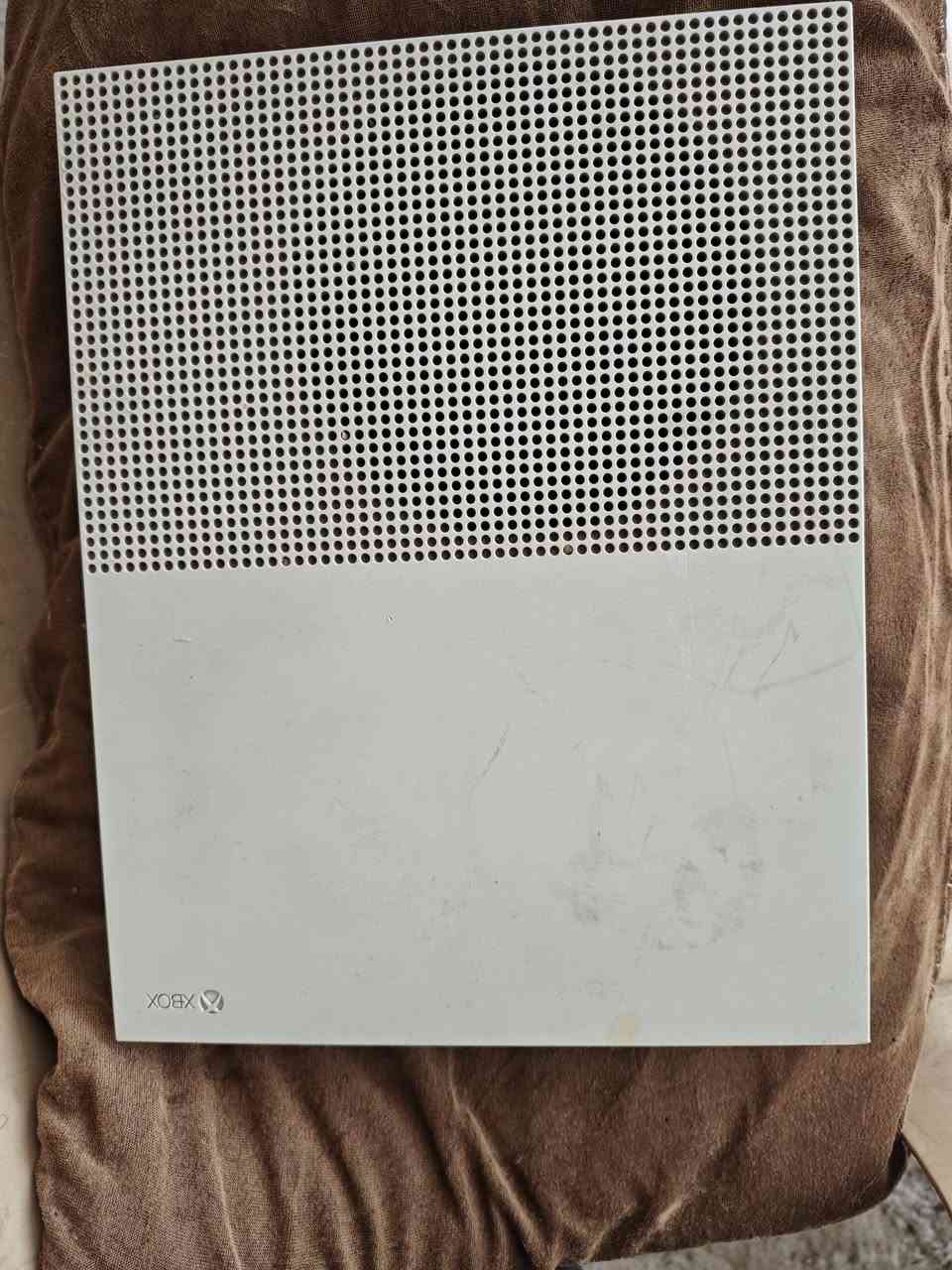 السلام عليكم 
من رخصت الادمن 
جهاز Xbox one s 
الذاكرة 1T
جويستك باندل لون بنفسجي 
بية لعبة ريدد ردميشن 2 مشتريهة 
ويا ubs 850 من فاربر  
كامل ملحقات ويا 
يوجد توصيل
السعر خاص راسلني على الواتساب ***********
