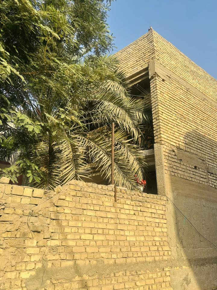 بيت للبيع مساحه 110طابقين ثلاث غرف نوم كراج واستقبال وحولي وغرفه بالطابق الارضي والطابق الثاني غرفتين نوم وحولي وبيتونه حمامات اثنين داخلي وخارجي 
العنوان بغداد البلديات  الصحفيين خامس فرع قريب على ثانويه الخالدات للبنات ثاني فرع عن الشارع العام السعر 215بي مجال للشراي التصوير موجود الداخل البيت على الخاص
طابو صرف  الاتصال على الرقم 
***********
***********
