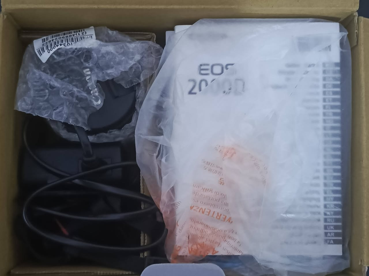كاميرا Canon EOS 2000D
جديد ما مستعمل السعر 425 
مكان.      ناصرية 
الرقم واتساب ***********

