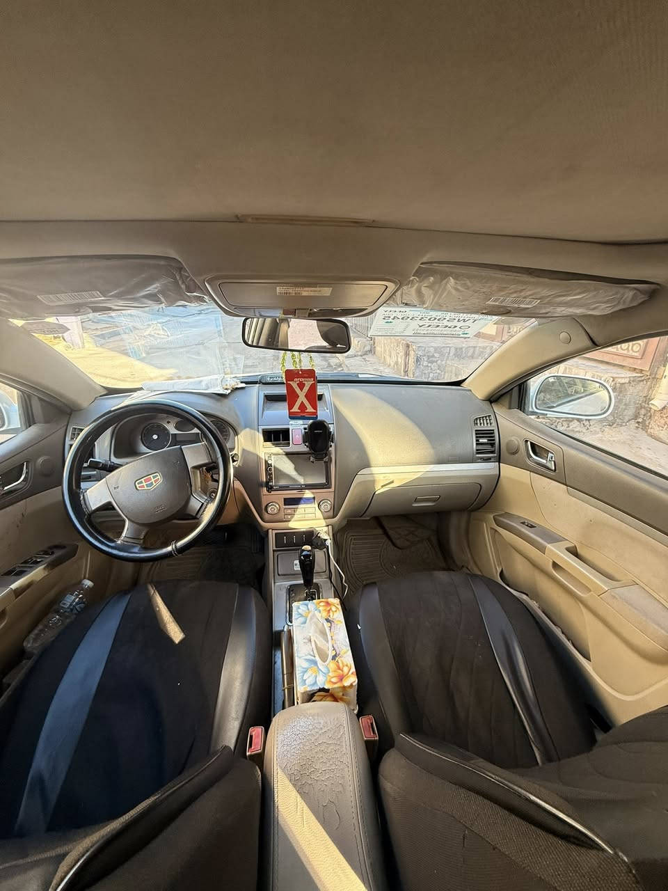 السلام عليكم 
ام كراند ٢٠١٢ للبيع السعر ٦٠ 
سيارة بلادية 
صدر امامي خلفي جديد 
بيهة زوج تايرات جديد 
سيارة نشطة كلش
ادامة عامة مسويلهة 
لا دوانز ولا رجفه 
بارد بلجاملغ عكس سائق امامي ومصلح ممبين وباقي سيارة ولا ضربة 
افحص سونار وخذ 
ماشية ١٧٣
للأتصال
***********
بغداد حي الجهاد
