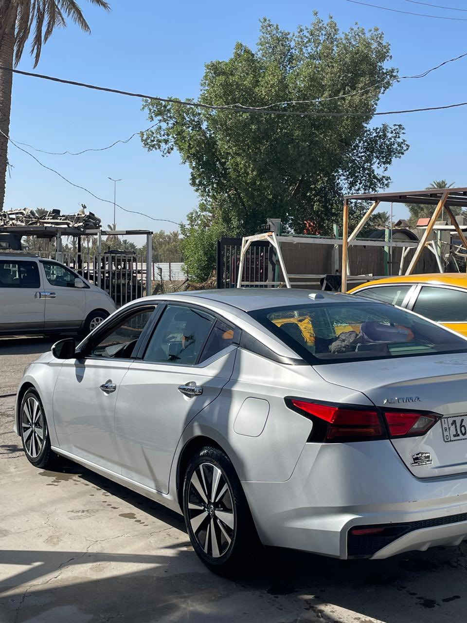 السلام عليكم
مكلف بالنشر
التيما 2019
ماشية 111 الف كيلو متر
جاملغ وبنيد انصبغن بدبي 
حالوب خفيف بيها 
مبدل بس فيت بم 
كلشي بلادي 
ويل كب 
كراسي جلد بدبي بدلتهن
رقم قادسية تحويل مباشر
السعر 125 ورقة
تواصل واتساب فقط

+964 787 956 0680
