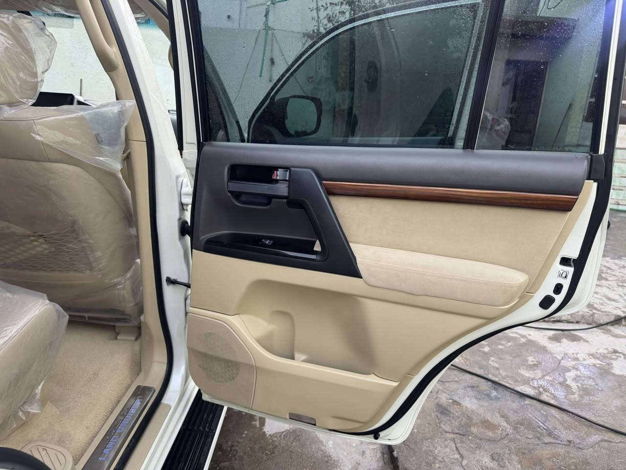 تفاصيل بل صوره ويا منشورات. لاندكروز 2017سياره تخم تاير جديد قبل اسبوع شاده.    كفاله  من كلشي.    مال  بيت.  ماشيه 127.      السعر 475وبيه مجال.      ***********
