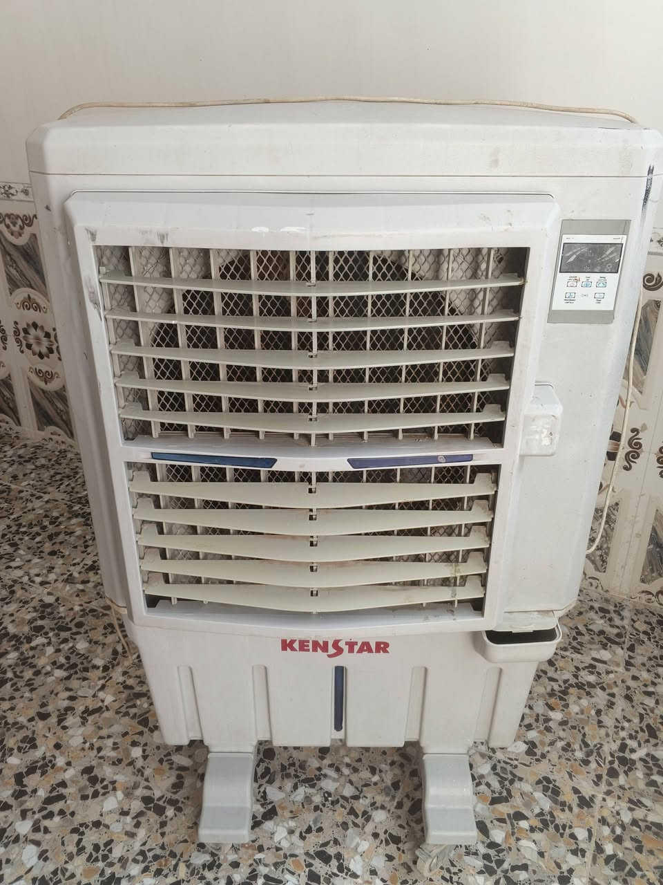 مبردة كونفيرا لمس 3سرعات حجم كبير نضيفة هواه ثلج ممصلحة مال بيت سعره 90الف مكاني بغداد مدينة الصدر أخير الجوادر ***********
