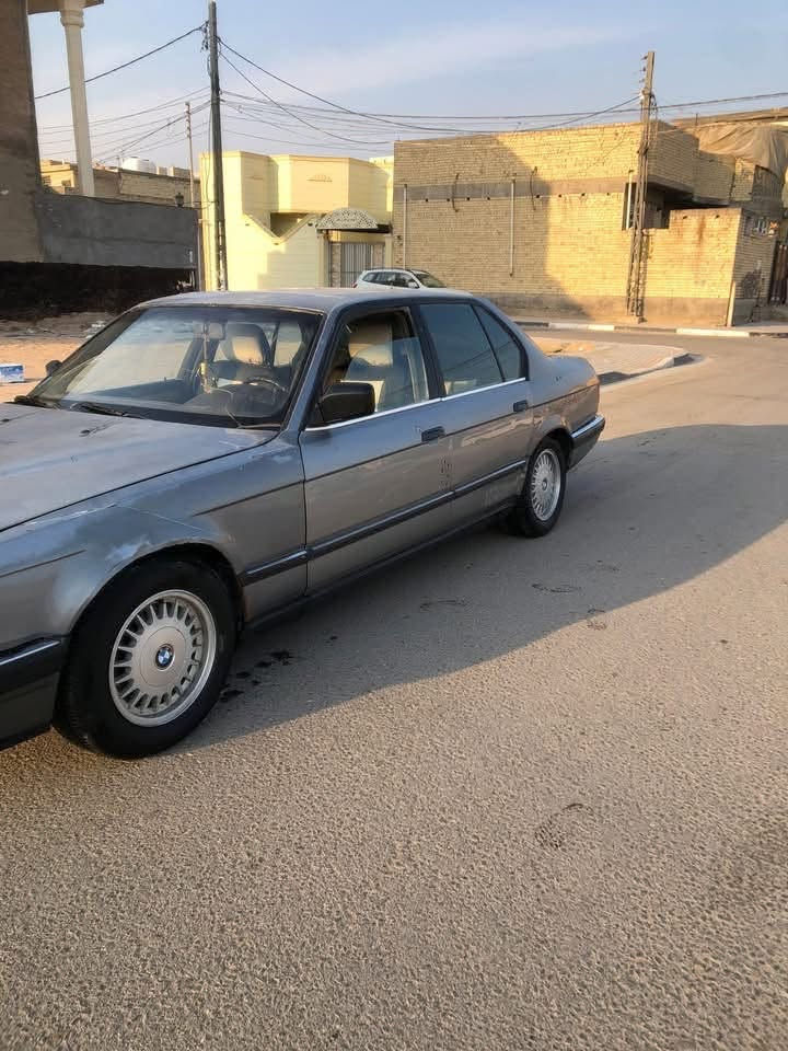 سلام عليكم للبيع بي ام رقم انبار مشروع وطني رقم انكليزي جديد بسمي مكينه وكير مكفولات مكينه جديده قبل شهرين شاده سياره ماشاء الله خير من الله مكاني كربلاء مراوس ترهم ***********
