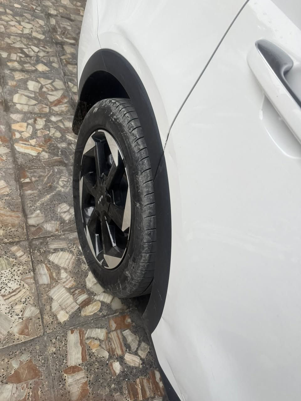 السلام عليكم 
سورنتو للبيع موديل ٢٤  رقم اربيل  ماشيه  49000 الف مثل مموضح بالصورة  سيارة بيها ملاحظات دحجة بابين وجاملغ   باقي ما معدلة و باقي سيارة على وضع الشركة  مكاني نجف گير ماوس كشنين كهرباء  سبعه راكب انضمه قيادة ستة سلندر ….


**إذا كنت صاحب هذا الإعلان وتريد حذفه لأي سبب، رجاءا أرسل رسالة إلى الدعم الفني**