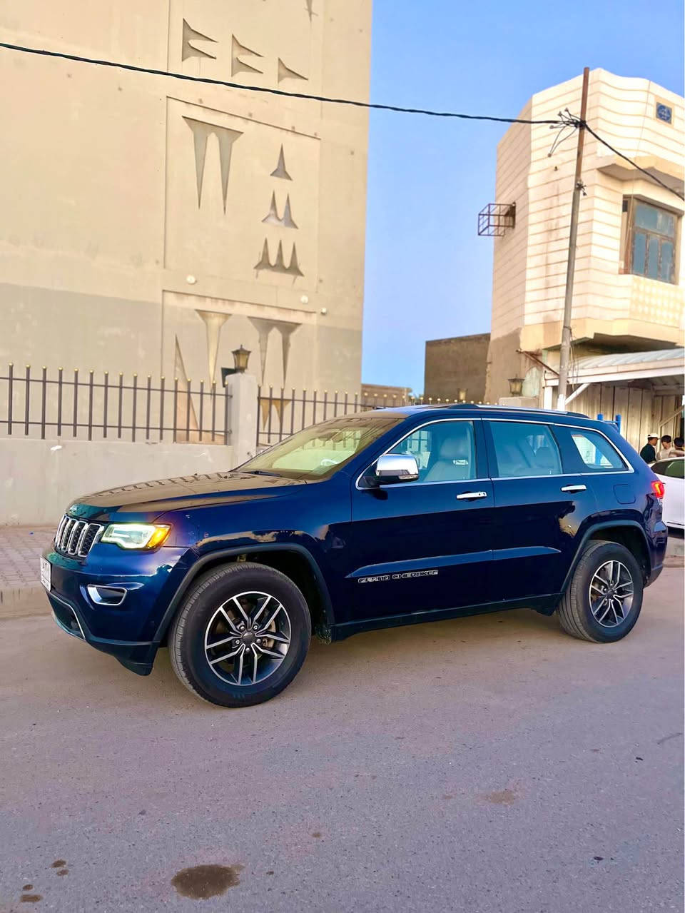 السلام عليكم
جيب لاريدو 2017 وارد أمريكي رقم بغداد 
مكينة 6 سلندر 3600 
مواصفات :-
🔹 فتحة سقف
🔹 بصمة تشغيل وابواب وتشغيل عن بعد
🔹شاشة كبيرة
🔹 فور ويل
🔹 وضعيات قيادة 
🔹 دواخل بيجي
🔹 تحكم ستيرن 
🔹اوتو ستوب + ايكو 
الضرر سرقه قطع 
السيارة بالسماوه 

*********** السماوا, المثنى
