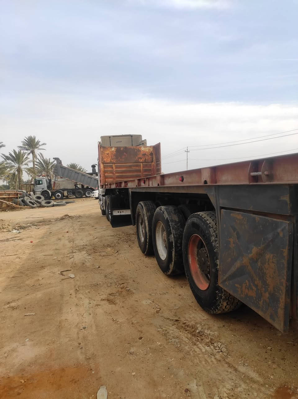 السلام عليكم عربانه حداديه طوله 12ونص  شاصي 16مكفول عربانه جديدة وكامله تخم تاير نقص زوج فقط كهربائيات جديده السعر 80 ورقه وبيه مجال 
***********
