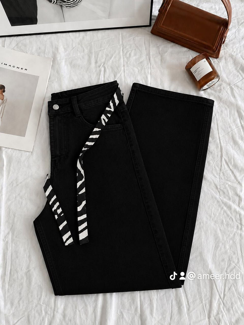 بنطلون بَكي ترند 2026 😍❤️

ستايل عصري بقصّة Baggy الواسعة المريحة، يمنحك إطلالة كاجوال أنيقة ومواكبة للموضة. 👖

✔️ قماش جينز تركي 🇹🇷🇹🇷 عالي الجودة، ناعم ومريح باللبس اليومي.
✔️ قصّة واسعة حديثة تعطي حرية بالحركة 💕
✔️ خصر مريح مع حزام قماش بدزاين أنيق يضيف لمسة عصرية.
✔️ سهل التنسيق مع القمصان، التيشيرتات والسبورتات 

القياسات / 38 / 40 / 42 / 44 / 46 / 48 / 
السعر 19  الف 
🚘 يوجد خدمة توصيل لجميع محافظات العراق 3 الاف 🚘


**إذا كنت صاحب هذا الإعلان وتريد حذفه لأي سبب، رجاءا أرسل رسالة إلى الدعم الفني**