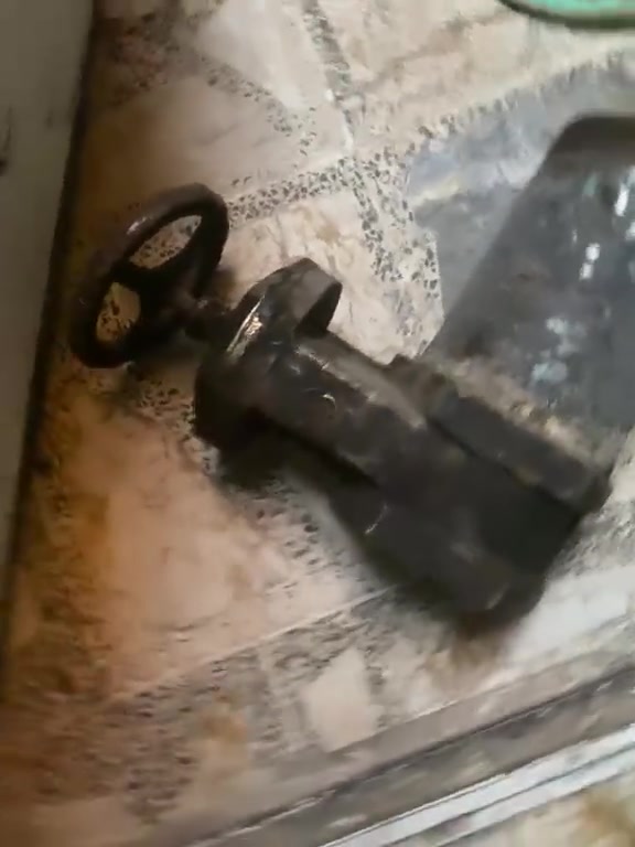 كاك ابو ٦ لبيع سعره ٣٠٠ وبي مجال العنوان بغداد سياحي
***********
