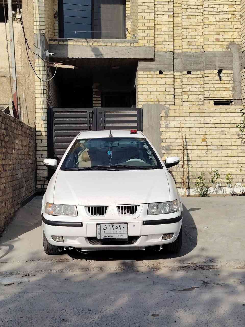 سلام عليكم سمند ناطقه2011 داخل جلد بيجي نضيف كشرها نضيف يوجد تحت الباب زنجار خفيف جداً فقط مكفوله من الصبغ والغرامات سنويه ما صاقطه رقمها بغداد خصوصي سعرها 50 وبيها مجال ***********
