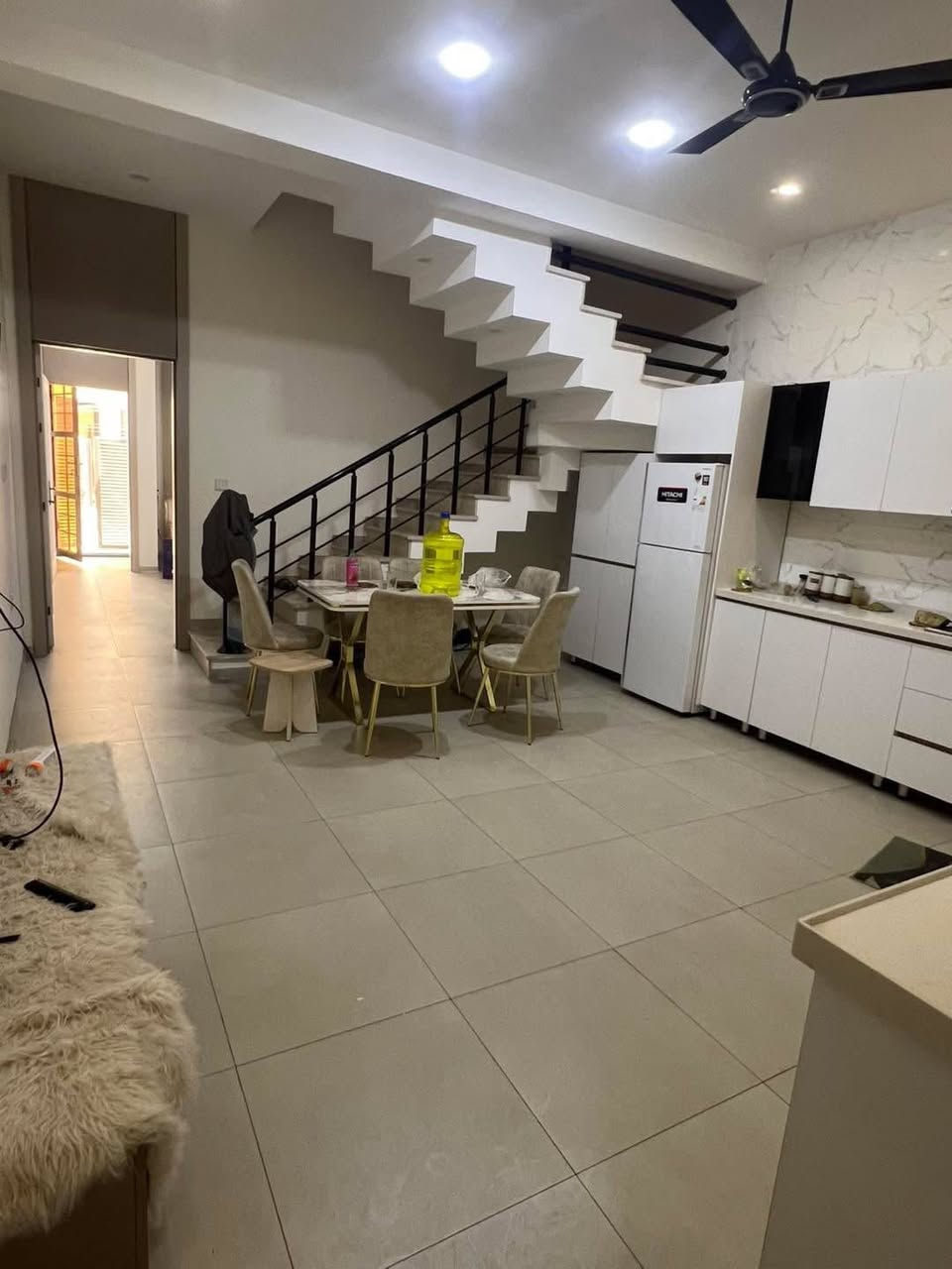 #يعلن_مكتب_الشهم_للعقار

بيت مساحه 100 متر للبيع 🏠🍂

الواجهه 5 متر 
نزال 20 متر 

سنه البناء 2024 مسكون قليل جداا😍
البيت مدخلين 

يحتوي على  استقبال ومطبخ وغرفه نوم وصحيات  عدد 2 ومنور 
الطابق الثاني :: غرفتين نوم وصحيات 
الطابق الثالث :: بيتونه وسطح 

العنوان :: حي الجهاد :: المخابرات :: خلف جامع محمد رسول لله :: مربع ال300 متر 
منطقه راقيه جداا وكامله خدمات 

السعر جدا رخيص 
للاستفسار مراسله الصفحه او الاتصال 
***********
