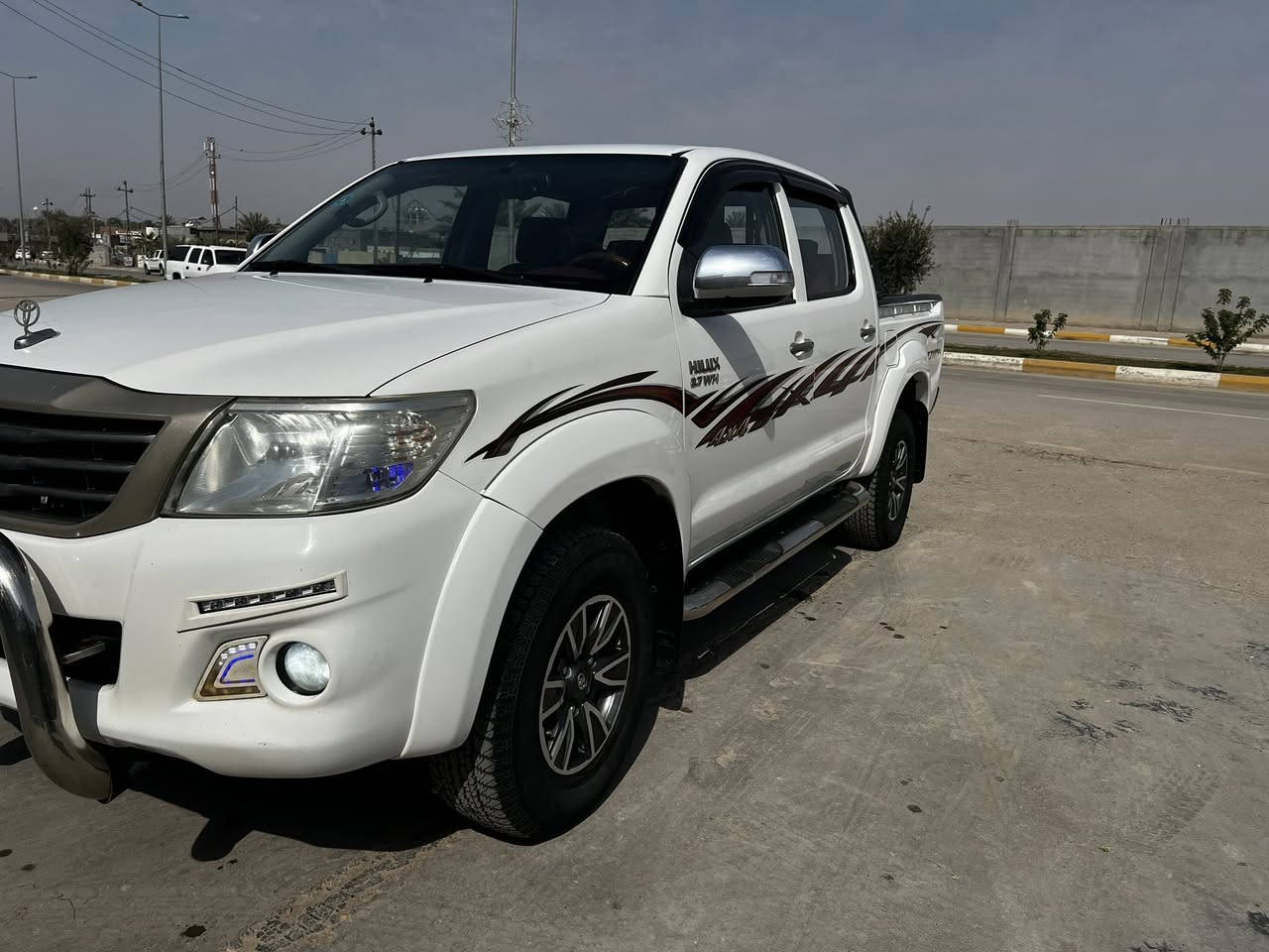 رقم واسط
مكفولة من الصبغ بيها فقط بارد صغير

كير محرك ماا مفتوح على وضع الشركه

تخم تاير.. صدر حدادية جديدة جاهزه بدون نقص

بيع فقط اعتذر عن المراوس والمده

الموقع واسط الزبيدية 

السعر ٢٢٨$ وبيها مجال بسيط

***********
