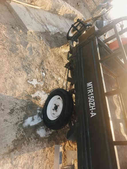 سلام عليكم دراجه للبيع موديل 2014 اوراق اصولي ولباقي كل 2025 من مكينه وصدر كدام كل جديد وين سبعه  الصلي تيرات جدد صارلي سبوعين من شادهن باتري بلجيس صالنصه بلجيس دراجه فقط بدي وشاصي ولباقي كله 2025 صارلي شهر من معمره ولو مامحتاج والله ما  بيعها سعرهاواحدو،325 للستفسار ***********
