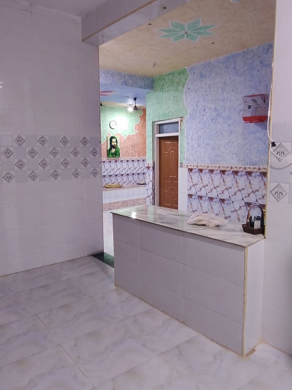 بيت للبيع كراده طريق مشايه القديم يم سويطات مساحه البيت 250 م ينضم اله دون ونصف للتواصل خاص 
***********
