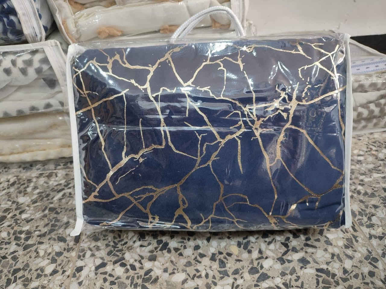 بردات مي الذهب جنطه قطعتين عرض 3امتار و70
 👈🏻 وارتفاع 3امتار و10سعر 20الف 👉🏻
عنوان سبع البؤر شارع بلقيس مقابيل جمله حسين،


**إذا كنت صاحب هذا الإعلان وتريد حذفه لأي سبب، رجاءا أرسل رسالة إلى الدعم الفني**