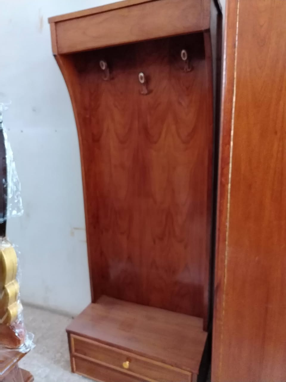 غرفة نوم ٦باب طابق واحد صاج السعر ٥٥٠ الف وبيها مجال بعقوبة كاطون شارع أبو رباح مجاور مرطبات السيد *********** مزاد ابو كرار الغريباوي
