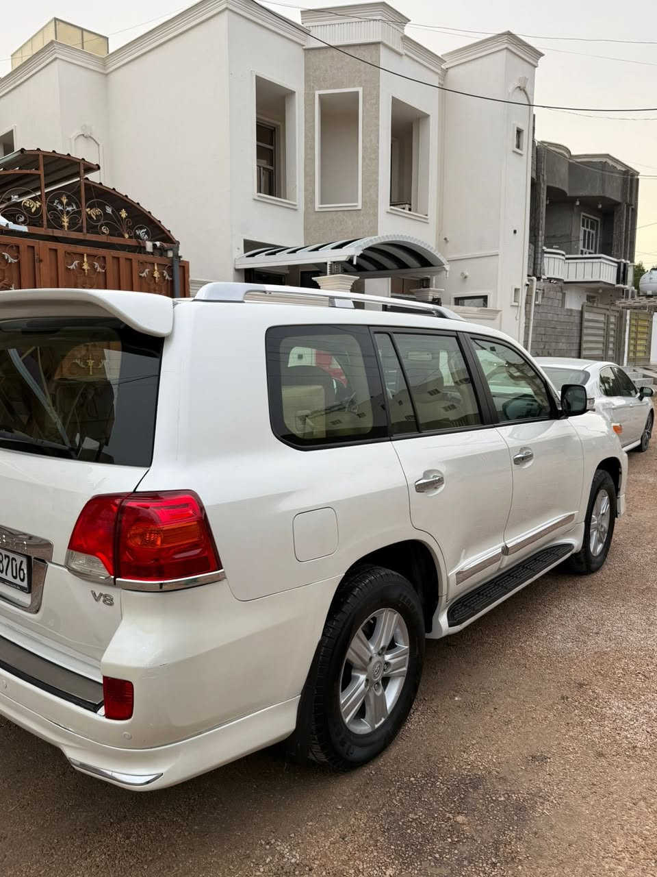 السلام عليكم ورحمة الله 
#_السعر 41000$ يعني410 خليتلكم السعر بالبداية😂
بيها مجال لطيبين وحك الجية 
لاندكروز 2015 اربيل
محرك V8 4700
ماشية 155 الف 
سيارة نضيفة جدا 
مكانها #الرمادي 
هـ/ ***********
