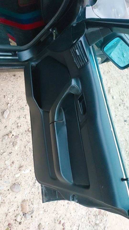 سلام عليكم لبيع بي ام 525 بسمي دفتر بانزين موجود  بدون ضربه بدون بارد هم انطي سياره بل شرط كهربياته كله شغال اربعه تيرات جديد قفل مركزي ال سياره فول بس كير عادي موديل 88 مكان سياره كركوك سعر 45  *********** كركوك, العراق
