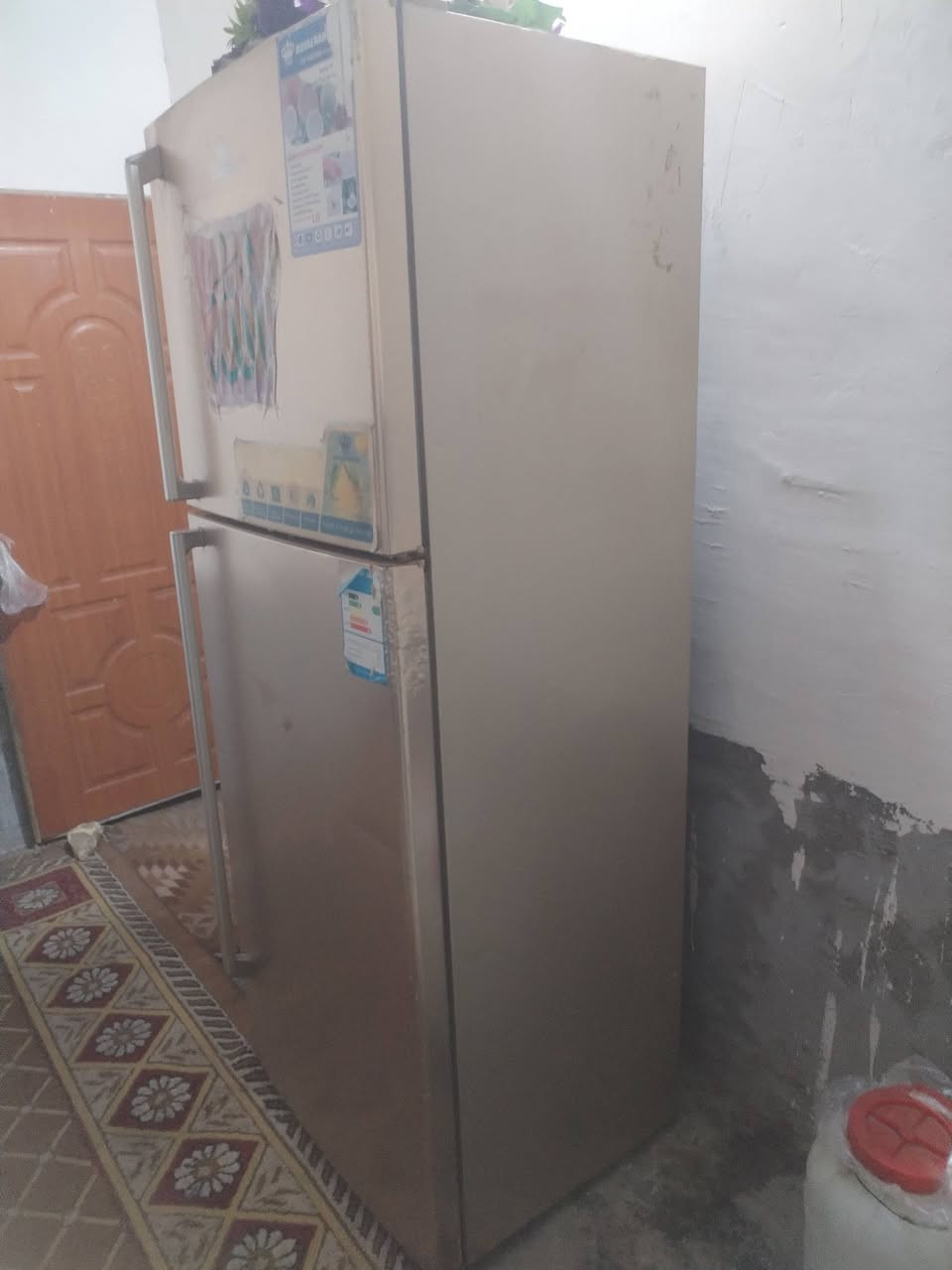 سلام عليكم ثلاج للبيع الرحمان الحجم الكبير ثلاجه اخت الجديده السعر 300الف مع المجال الجديد مالتهه 700الف ***********
