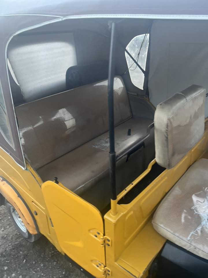 تكتك2021للبيع محرك مامفتوح مكفول مكان بغداد جسر ديالى ***********
