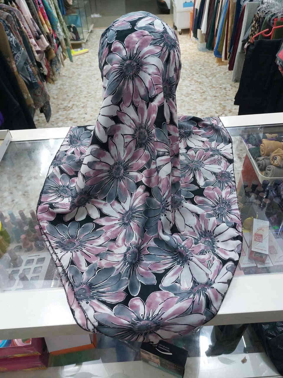 💫 ربطة جرجيت خليط قطني 💫
خامة ممتازة وناعمة تريح الراس وتثبّت الحجاب 🌿
📏 القياس: 110
🎨 ألوان جميلة وجذابة تناسب كل الأذواق
💰 السعر مناسب جداً (يعني جودة عالية بسعر يرضّي 😍)

✨ ربطة أنيقة، عملية، وتكمل ستايلچ بكل وقت ✨
لا تفوّتينها… الكمية محدودة 🔥

🏬 حجابات وكوزمتك الهادي  
📍 بابل – الحلة – البكرلي
📱 واتساب / اتصال: ***********

💖✨😊🌸🔥
