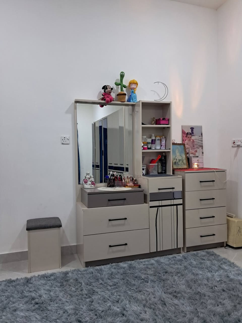 غرفه تركيه استعمال قليل نضيفه كلش الاستفسار ع رقم ***********
