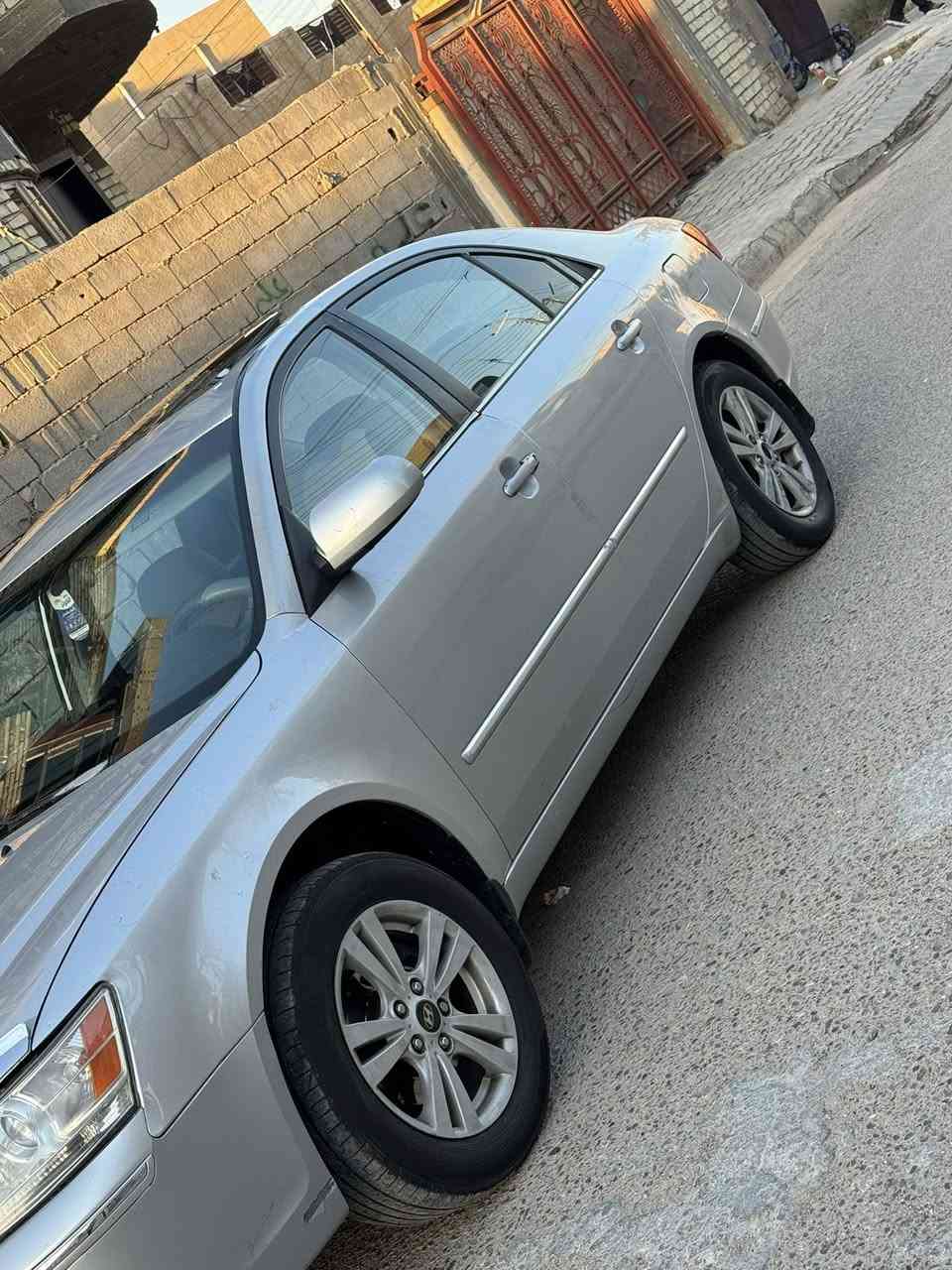 سوناتا ٢٠٠٩ 
وارد امريكي 
فول مواصفات للاخير 
رقم بغداد دولي باسمي 
فتحه 
كشن كهربائي
شاشه كبيره 
كامره دواره
تحكم ستيرن جهتين 
محرك كير كفاله 
حداديه جديده 
باتري جديد
تخم تاير 
الضرر صبغ قطعتين بدون دواخل 
السياره جديده كلش 
السونار مرفق مع الصور 
السعر 130 وبيها مجال بسيط
***********
