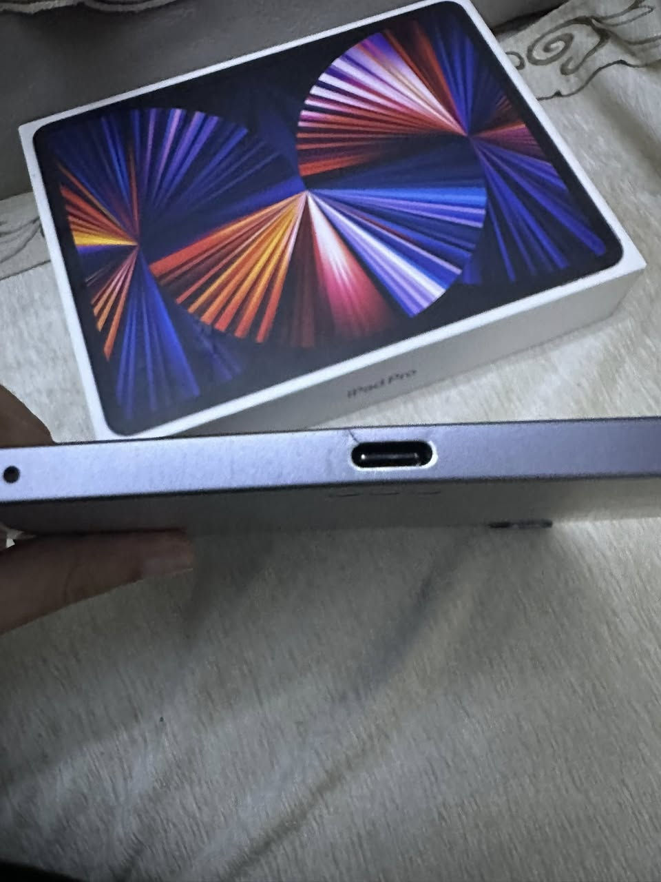 ايباد برو حجم ١٣ اكبر حجم الجيل الخامس معالج m2 الجهاز مداخل صيانة فول نضافة كارتونة مالتة ويا بي طخة  بل شاصي خفيفة موضحة بل صور من يم الشاحن ومن يم الكامرة الجهاز استعمال بيت ماخذي جديد اول  ما نزل  ومامتعوب سعرة ٨٧٥ الف مكاني بغداد متواجد خاص وواتساب ***********

