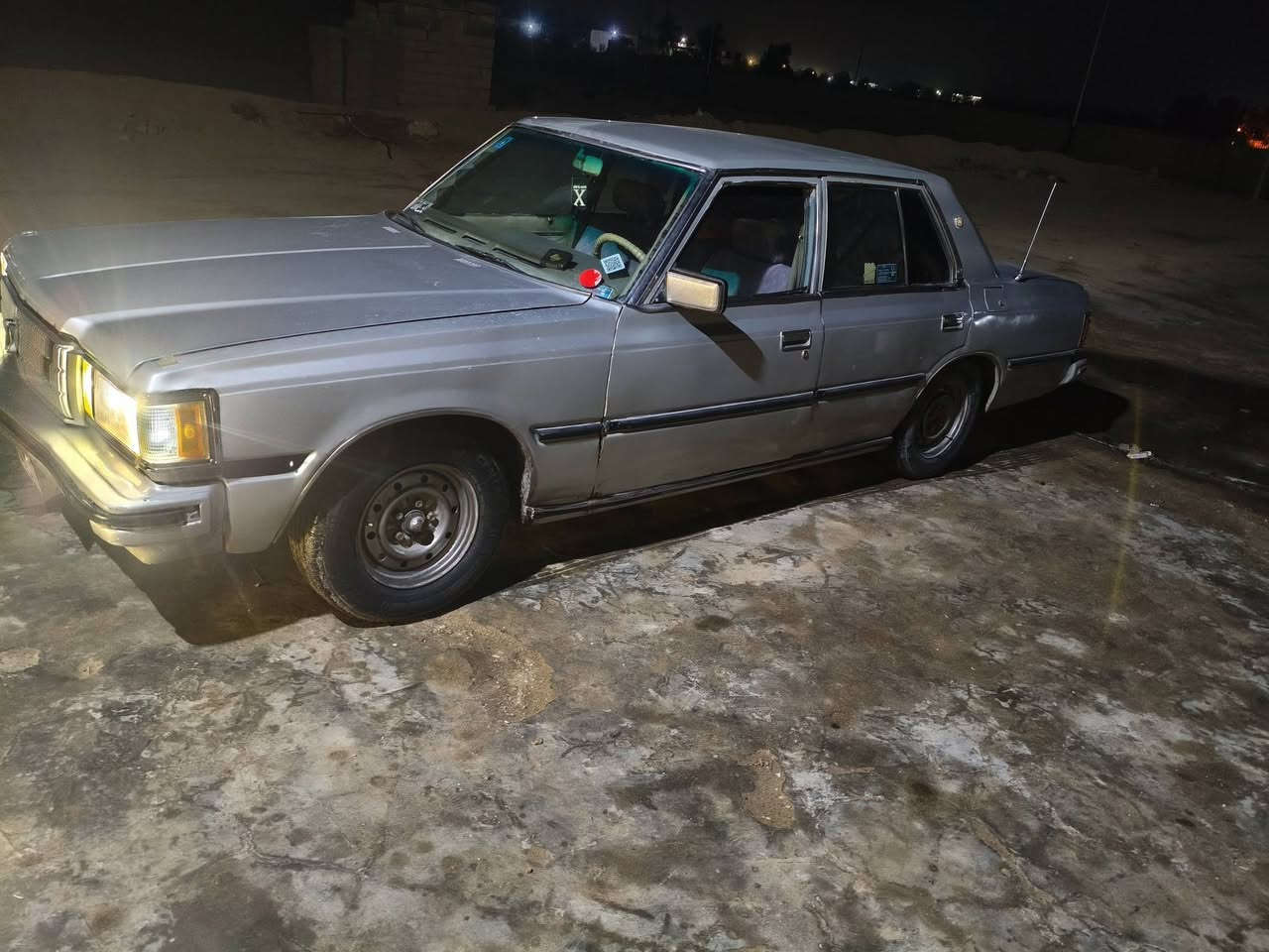 سلام عليكم سياره سوبر لبيع مكينه وكير بلاد مكينه بيه تبخير حداده جديده سياره جاهزه رقم نكليزي  سعره 28 وبيه مجال مكان بصره زبير.     رقم ***********
