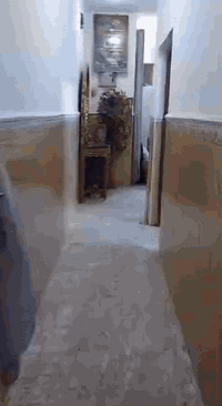 سلام عليكم بيت للبيع طابو صرف طابقين مساحه 100م (استقبال + صاله +مطبخ + وحمام كبير + الطابق الثاني يحتوي ع غرفتين وحمام  سطحين) مكان البيت الصحفيين شارع 15 الفرع المقابيل حلويات قطر الندى استفسار واتساب ***********
