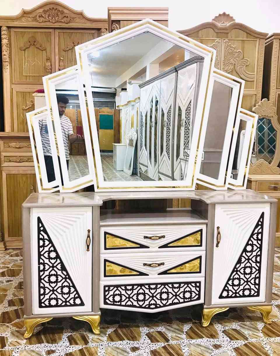 غرفة اخشاب نجاره عراقيه نظيفه كلش للبيع للاستفسار
***********
