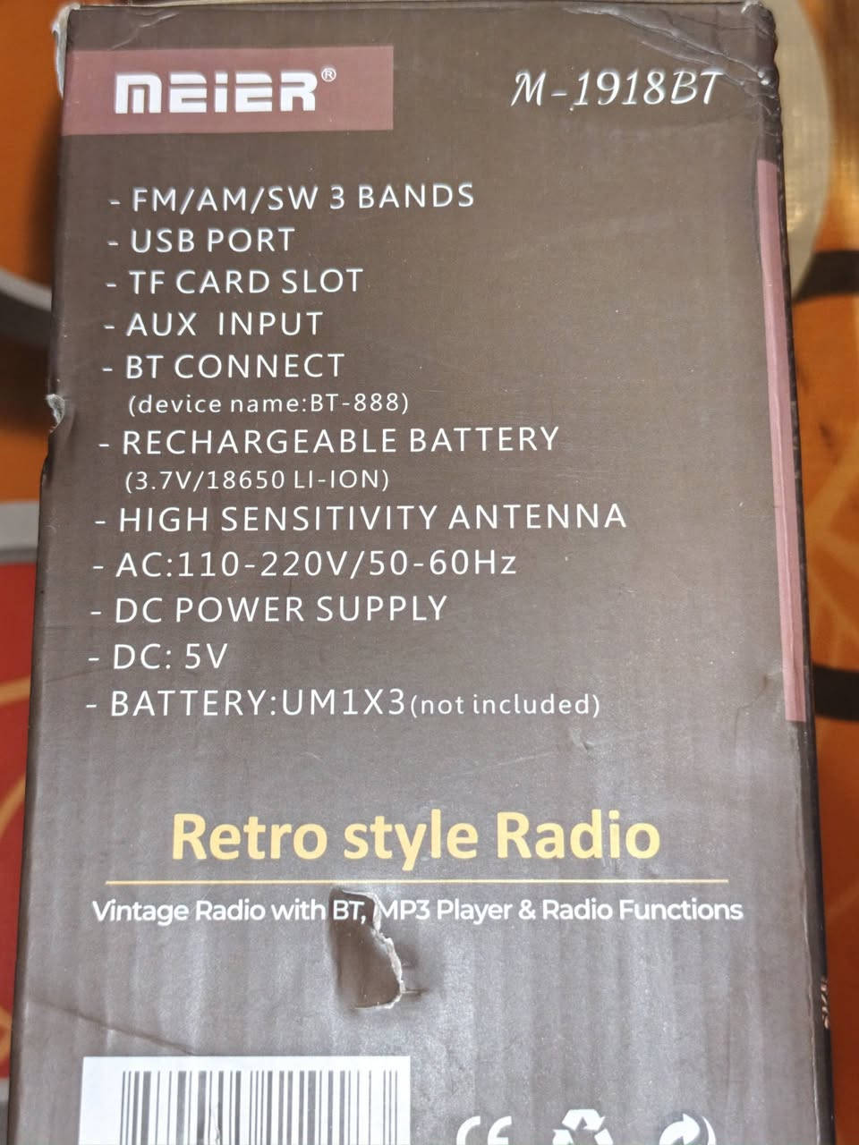 هذا الجهاز هو راديو Meier M-1918BT كلاسيكي بتصميم عتيق (Retro).يدعم تقنية Bluetooth 5.0 للاتصال اللاسلكي وتشغيل ملفات الصوت من الهواتف.يحتوي على منافذ USB و TF Card لتشغيل ملفات MP3 مباشرة.يعمل ببطارية قابلة للشحن ويستقبل موجات AM/FM/SW.


**إذا كنت صاحب هذا الإعلان وتريد حذفه لأي سبب، رجاءا أرسل رسالة إلى الدعم الفني**